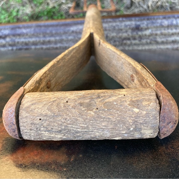 Vintage Pitchfork Wood and Metal 4 Tines 42.5” Long Farm Barn Decor Rustic - Picture 7 of 16